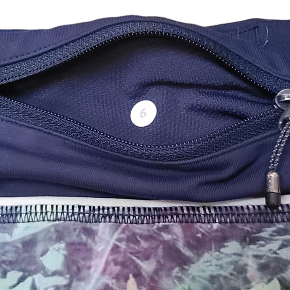 Lululemon 752 Run: Speed Short *4-way Stretch Iridescent Multi / Deep Navy sz 6 - Picture 7 of 9